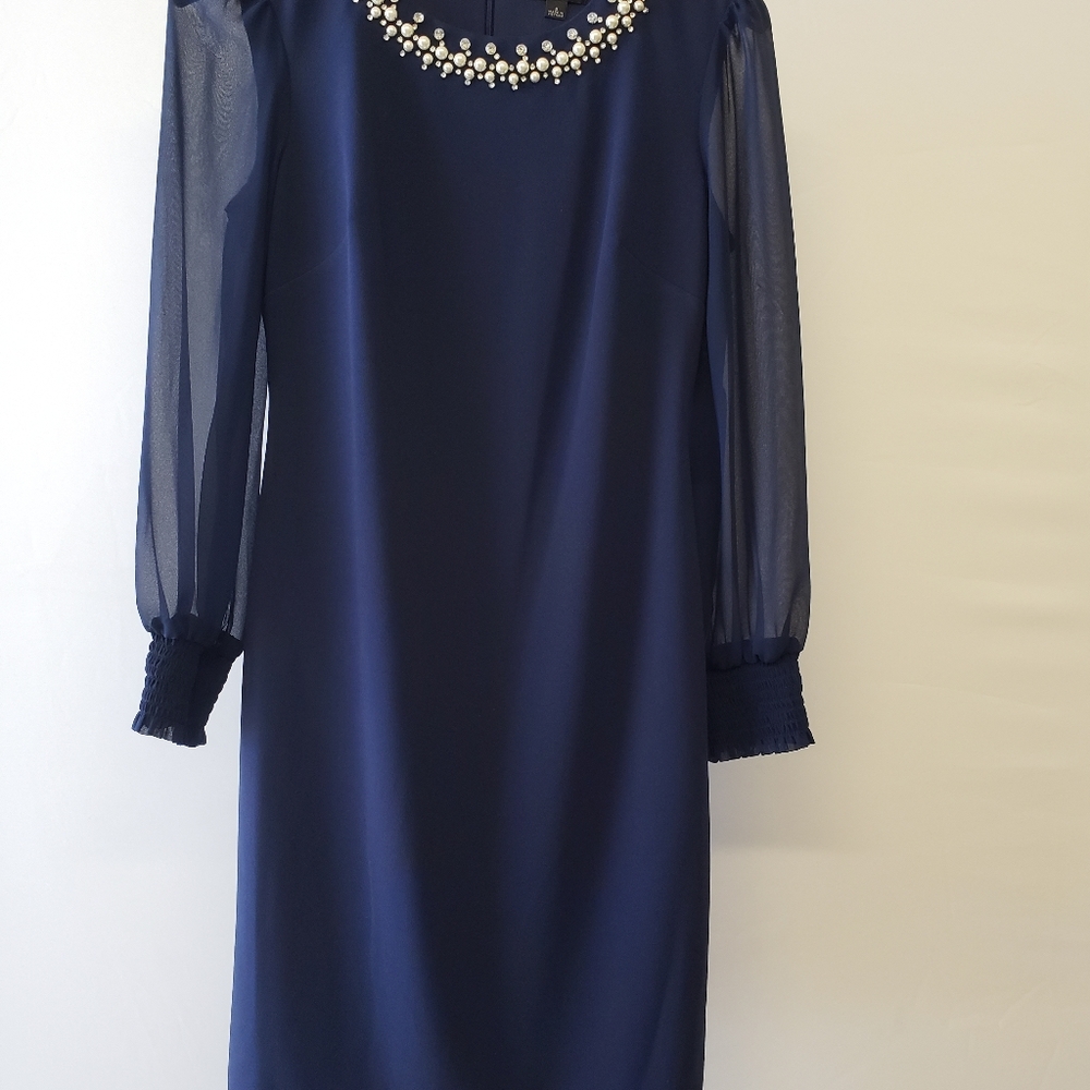 Dresses - Picture 4 of 8